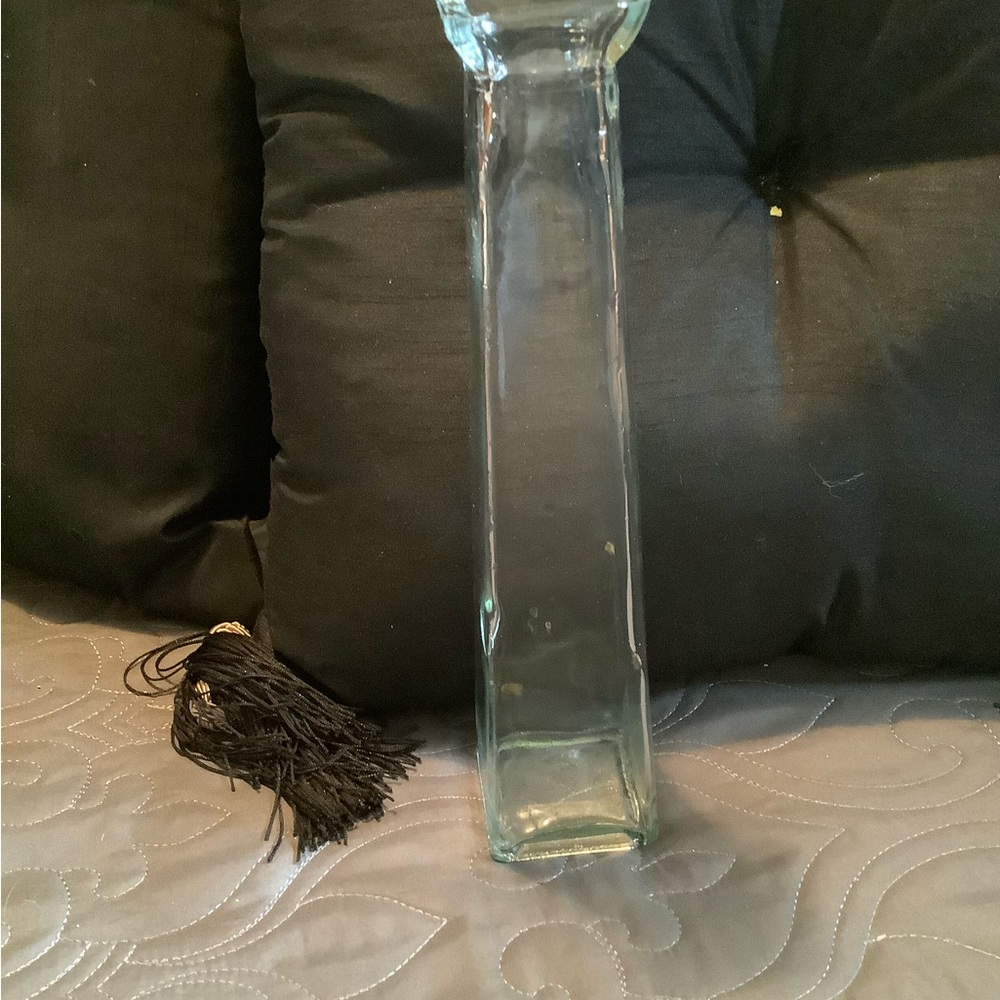 DTSC Imports clear glass bud vase, 11” Tall